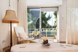 Kamar Tidur 4 Fabulous Apartment Across Flisvos