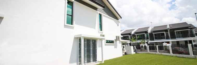 Exterior Alheri Austin Johor