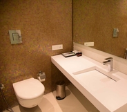 In-room Bathroom 5 Hotel Ramaya