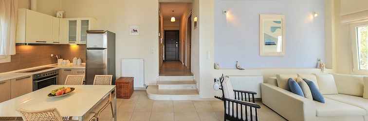 Lobby Balconies on Sea - The Garden Apartment