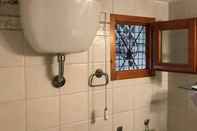Toilet Kamar Pian d'Ovile Apartment