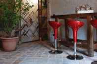 Bar, Cafe and Lounge B&B San Bernardo