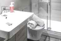 In-room Bathroom Tudors eSuites Birmingham Apartments Jewellery Quarter