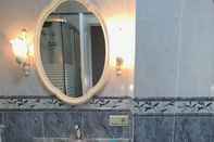 In-room Bathroom Modern luxury apartment near city center