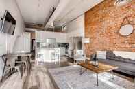 Ruang Umum Industrial Design Flat Historic Loft Heart of Lohi