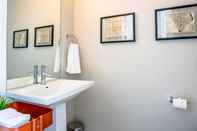 In-room Bathroom Mile High Lifestyle Townhome in Golden Triangle Rooftop Views