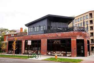 Exterior 4 The Mile High Townhome Walk to the Stadium