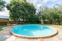 Swimming Pool La Bastide Guesthouse