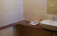 Phòng tắm bên trong 6 Manwar Garden Resort Mount Abu