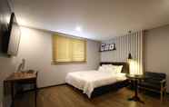 Bedroom 3 Calm Rest Hotel