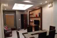 Ruang Umum Restful 3BR Hillside Duplex