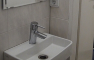 Toilet Kamar 5 Bed Budget City Center Hannover - Hostel