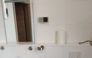 Toilet Kamar 2 Bed Budget City Center Hannover - Hostel