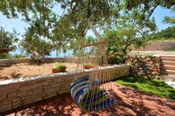 Common Space Villa Olive Tree