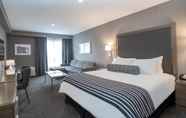 Kamar Tidur 5 Sandman Signature Ottawa Airport Hotel