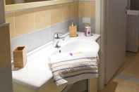 In-room Bathroom Altido River Center Lodge