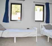 Kamar Tidur 5 Modern 3 Bedroom House With Stunning Views