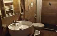 In-room Bathroom 2 Hotel Ai 4 Camosci