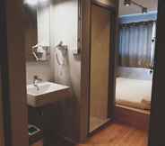 In-room Bathroom 3 I Hostel @ Chinatown