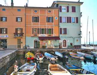 Bangunan 2 Apartment Castelèt Overlooking The Port