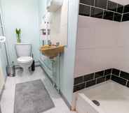 In-room Bathroom 2 Me Gusta Downtown Apartment London