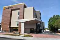 Exterior La Quinta Inn & Suites by Wyndham Clovis CA