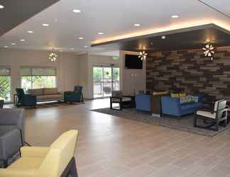 Lobby 2 La Quinta Inn & Suites by Wyndham Clovis CA