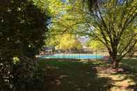 Kolam Renang The Grange Homestead