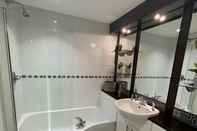 In-room Bathroom Masshouse Penthouse by JLJ Apartments