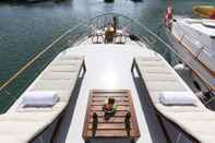 Kolam Renang Luxury Boat in Port Forum