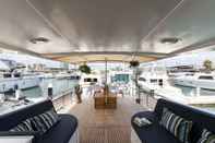 Bar, Kafe dan Lounge Luxury Boat in Port Forum