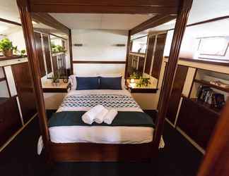 Bedroom 2 Luxury Boat in Port Forum