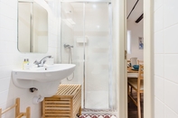 In-room Bathroom Guest Inn Alfama