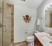 In-room Bathroom 3 Evian 156