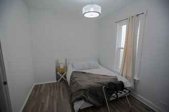 Bedroom 4 Simple in Palmer Square - Walk to Park and Train