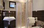 Phòng tắm bên trong 5 Hotel I Laghetti