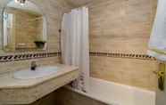 In-room Bathroom 3 SDG-Cozy flat close to golf and beach