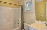 In-room Bathroom 7 Myrtle Lane 17