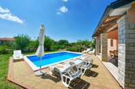 Swimming Pool Villa 377