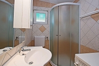 Toilet Kamar Apartment 1203