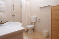 Toilet Kamar Apartment 1482