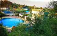 Kolam Renang 6 Saheb Bari Resort