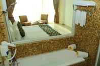 In-room Bathroom Ocean Queen hotel