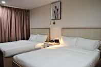 Bedroom Lic Plaza Hotel