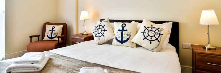 Kamar Tidur Just Stay Wales - 102 Meridian Bay