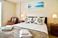 Kamar Tidur Just Stay Wales - 102 Meridian Bay