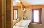 In-room Bathroom 5 Sport Hotel Prodongo