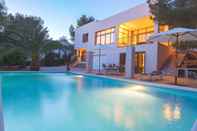 สระว่ายน้ำ Villa Salada Ibiza