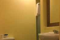 Toilet Kamar Lucy Star Home by Elevate Rooms
