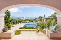 Swimming Pool Villa Cas Berris